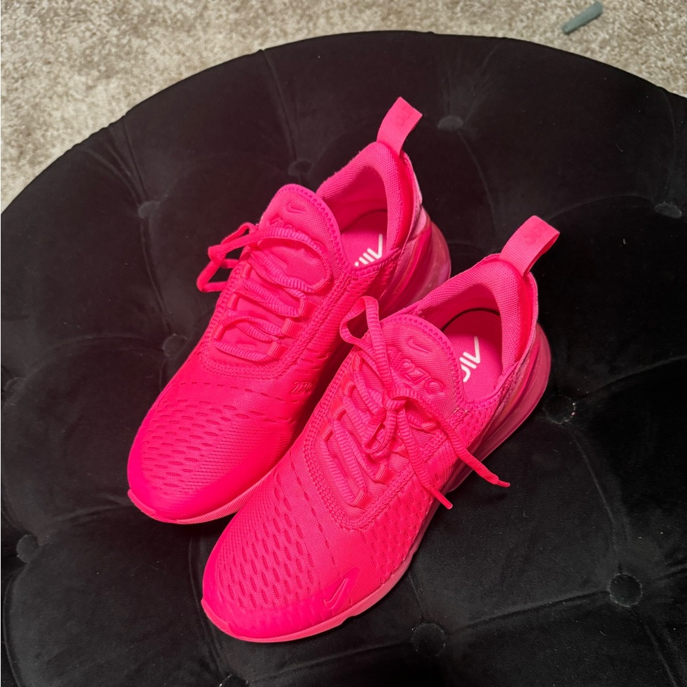 Triple pink women’s 270 Nikes